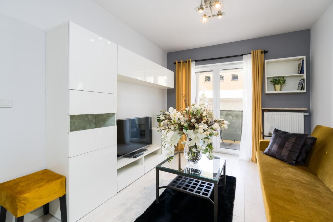 Czarnieckiego With Free Parking By Renters