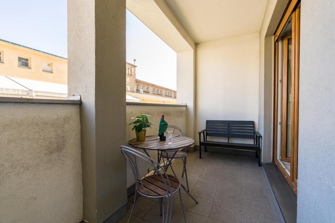 Czarnieckiego With Free Parking By Renters Apartment *