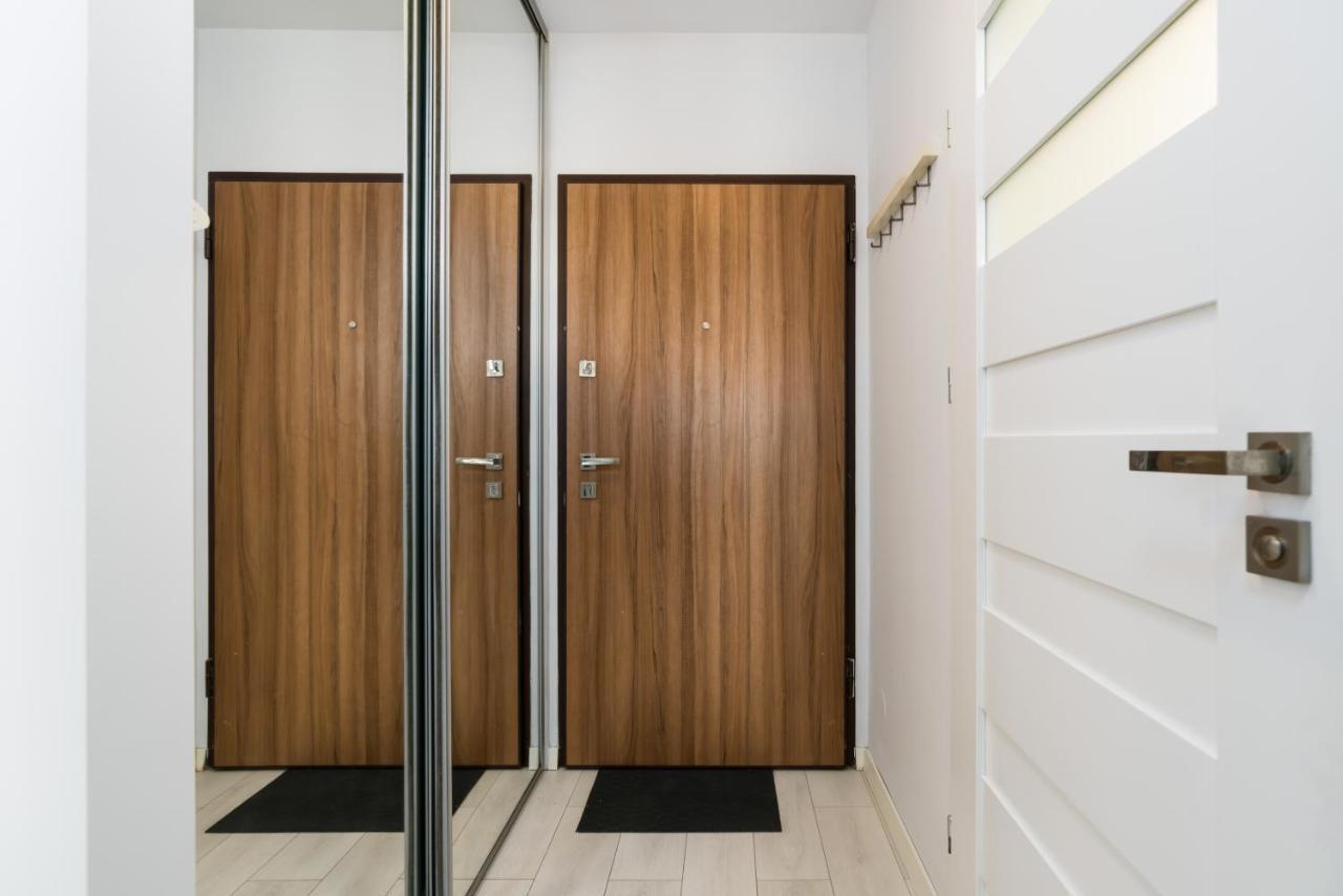 Czarnieckiego With Free Parking By Renters *
