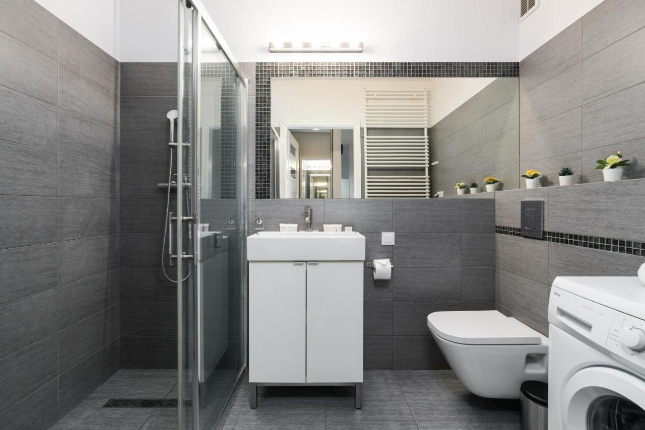 Czarnieckiego With Free Parking By Renters Apartment